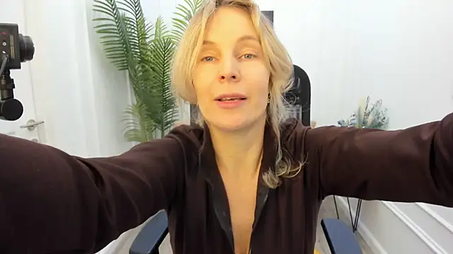 Sinty Devis online show from December 3, 4:26 am