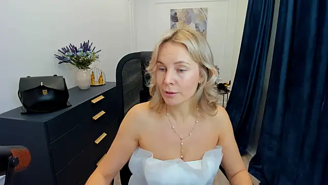 Sinty Devis online show from February 22, 4:35 am