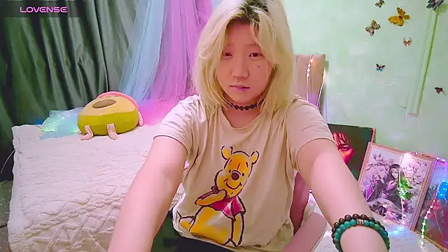 Akemilun online show from April 29, 6:46 pm