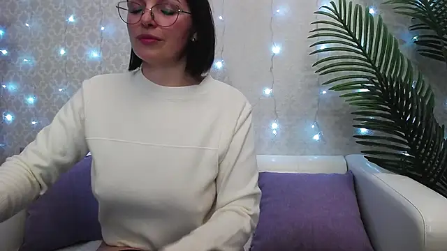 Camelia Lillie online show from April 15, 8:15 am