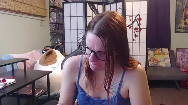 Sarahtineke online show from May 27, 3:31 pm