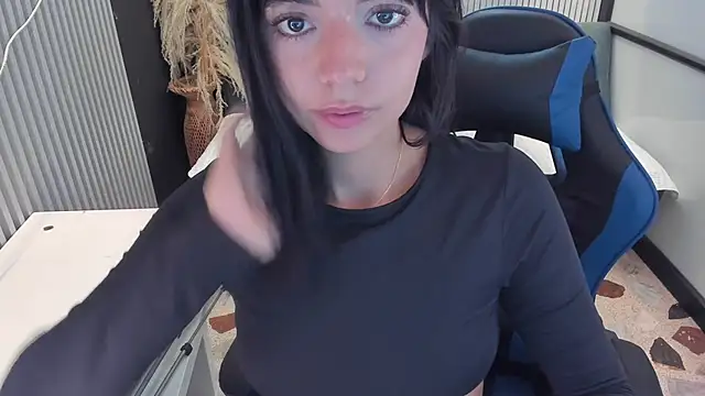 NicolRoss  online show from June 10, 9:35 pm