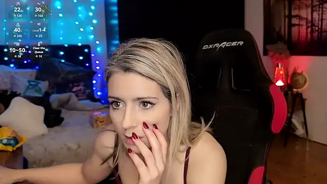 Lisaonthemoon online show from April 14, 5:13 pm