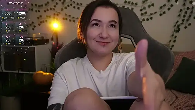 Megan  Hart online show from November 9, 2:18 am