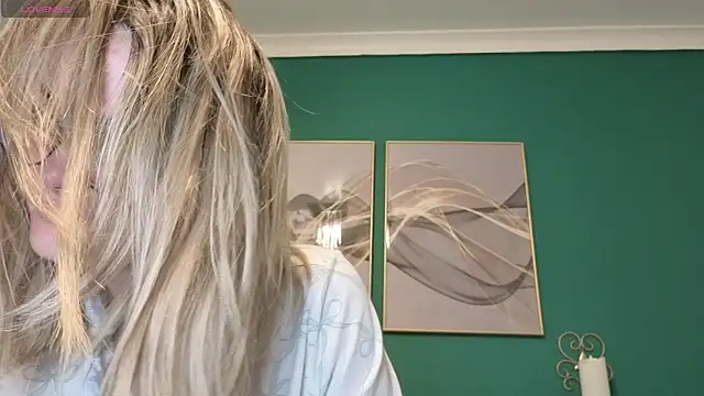 hotjessyca online show from May 15, 5:55 am
