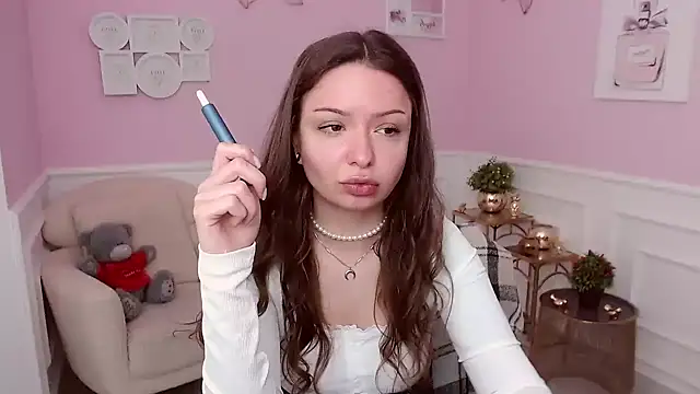 LucySkilar online show from April 5, 4:11 am