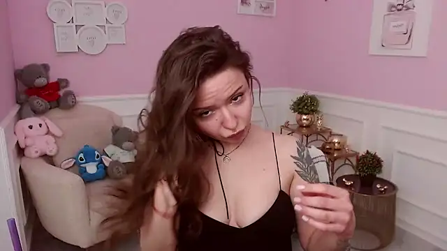 LucySkilar online show from March 27, 8:26 am