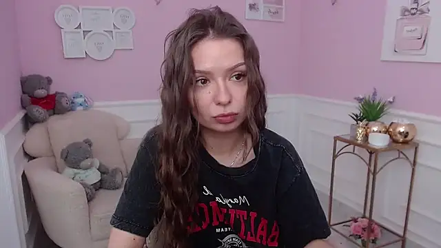 LucySkilar online show from November 28, 6:49 am