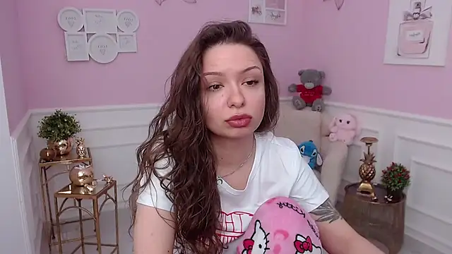 LucySkilar online show from February 5, 5:43 am