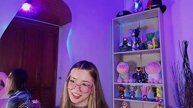 Snapshot of EmilyMiller_ chatting on October 10, 6:02 pm EmilyMiller online show from October 10, 6:02 pm