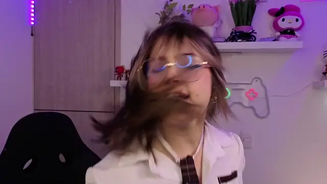 EmilyMiller  online show from June 12, 3:42 pm