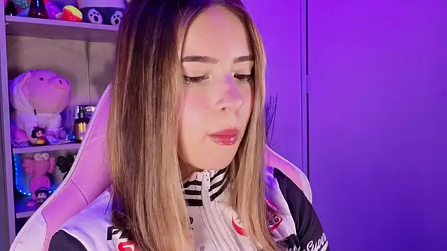 EmilyMiller  online show from March 25, 3:37 pm