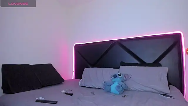 ScarlettAndClark online show from March 3, 2:39 am