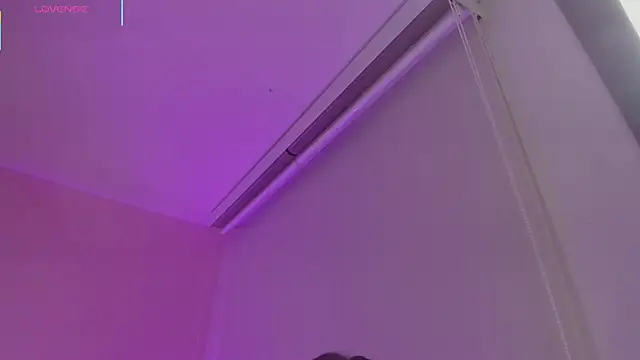 Oriana Guzman online show from February 4, 11:30 pm