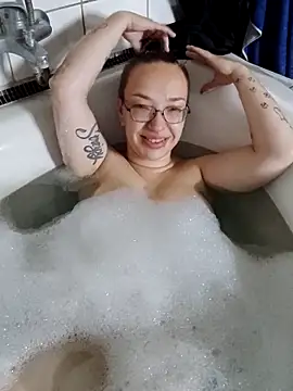 Isabella Geney online show from October 10, 12:43 pm