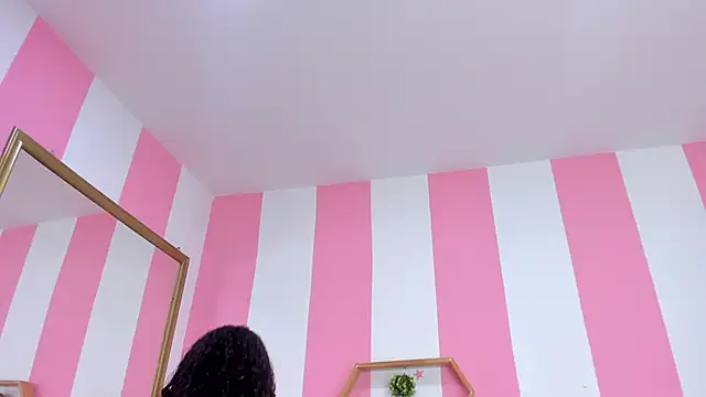 ISABELLA 020 online show from April 21, 12:01 pm