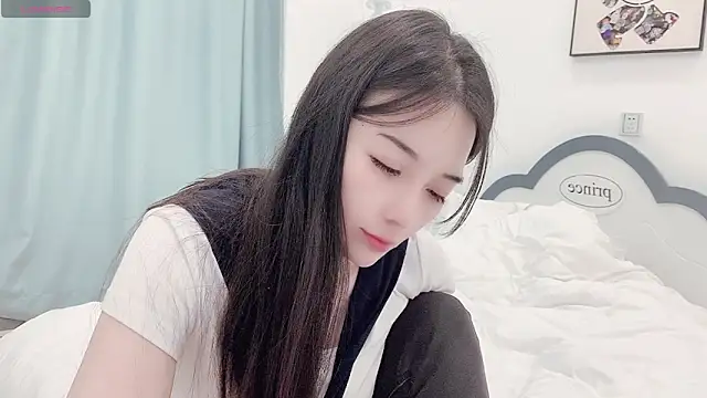 AKiKi711 online show from April 14, 3:34 pm