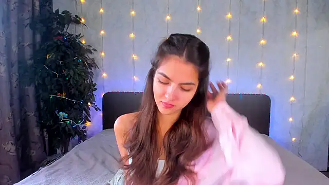 Milana Crystal  online show from December 3, 8:28 am