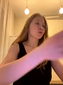 Eva Weyne online show from September 19, 9:03 pm