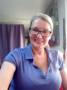 irinamaux online show from February 17, 7:18 am