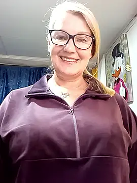 irinamaux online show from April 5, 4:17 pm