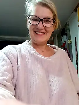 irinamaux online show from April 17, 1:40 am