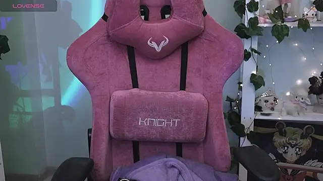 prettybones online show from March 21, 2:05 am