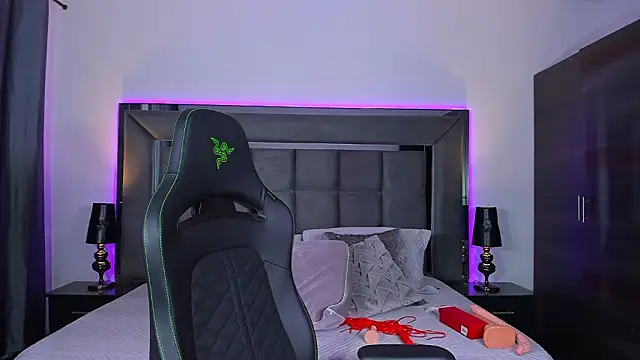 Emmilysantibanez online show from February 19, 2:49 pm