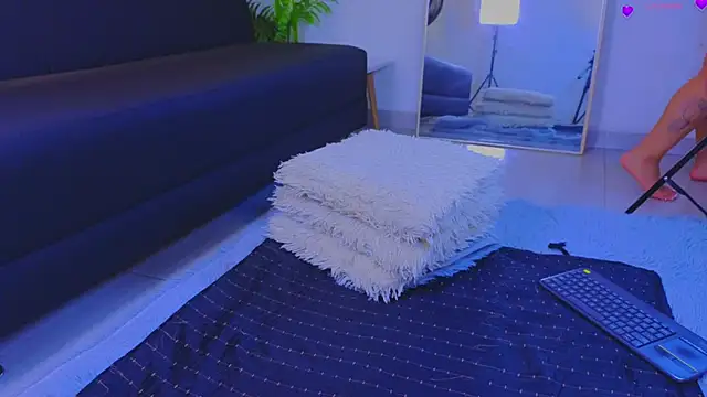 Isa  Blanc online show from February 10, 2:58 am