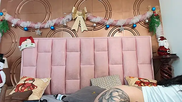 emmily keller19 online show from November 29, 1:37 pm