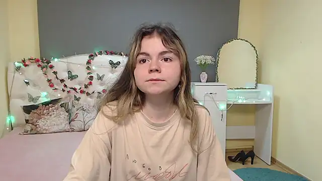 TinaRedly online show from March 29, 5:45 pm