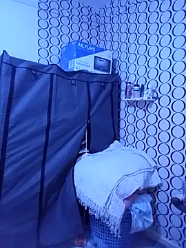 lauraporsi online show from March 31, 5:29 am