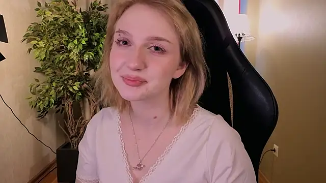 ELLIEJAY online show from March 8, 5:11 am