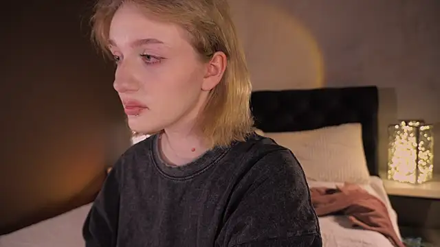 ELLIEJAY online show from February 19, 5:18 am