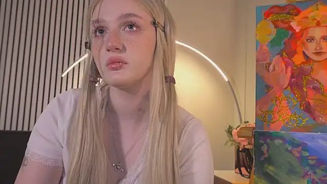 ELLIEJAY online show from April 18, 5:32 am