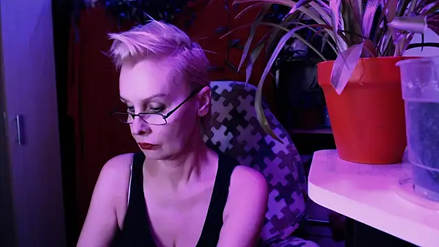 HelgaHimmell online show from March 25, 8:45 pm