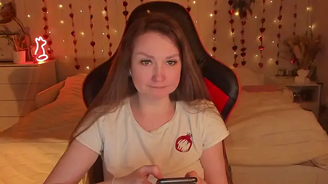 desperatehousewife   online show from February 14, 7:27 pm