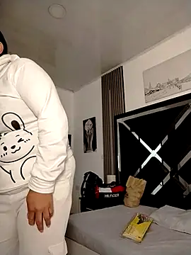 Natasha miilf online show from April 11, 12:31 pm