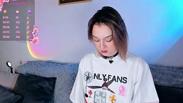 Snapshot of _ccrystaa_ chatting on October 9, 7:01 am  ccrystaa  online show from October 9, 7:01 am