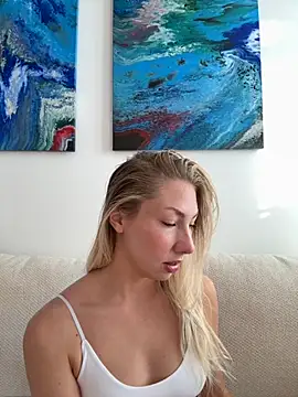 LuisaBecker online show from November 21, 12:07 pm