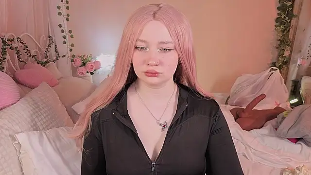 carolina elf online show from March 24, 7:58 am