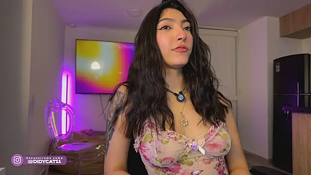 MarianaBranzz online show from April 4, 5:12 pm