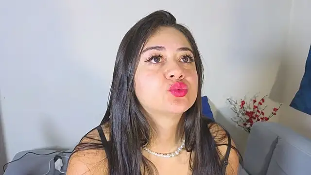 nahomi sweett online show from April 1, 2:03 pm