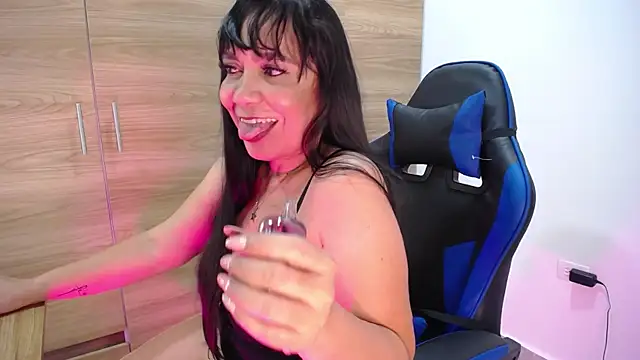 Snapshot of Deiisy_Queen chatting on October 17, 10:02 pm Deiisy Queen online show from October 17, 10:02 pm