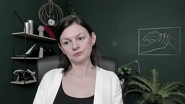 VivianWILD online show from February 5, 8:50 am