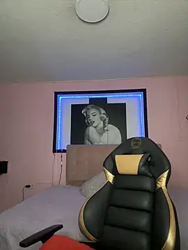 Andrea Ramos online show from December 22, 6:00 pm