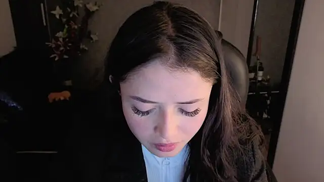 almma shy online show from October 30, 2:40 pm