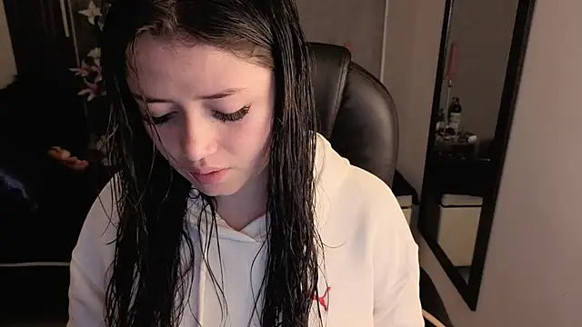 almma shy online show from November 4, 2:33 pm