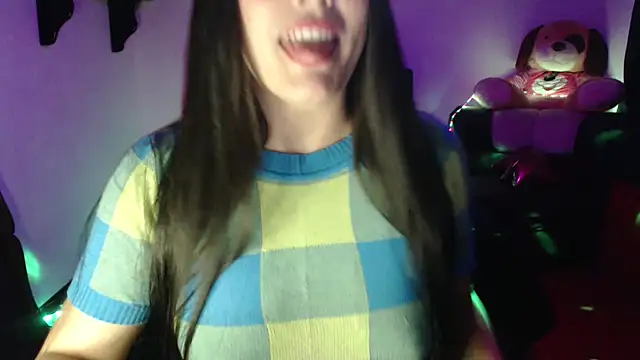 Allisonnlopez online show from December 4, 9:26 pm