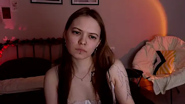 doll lol  online show from April 13, 6:20 pm